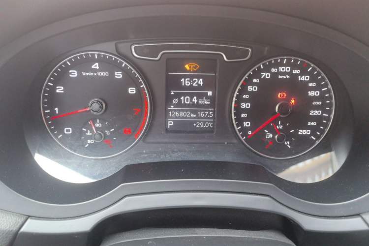 Used Audi Q3 2015 35 TFSI Comfort Model Odometer Close Up