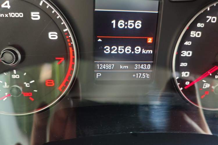 Used Audi Q3 2015 35 TFSI quattro Technology Edition Odometer Close Up