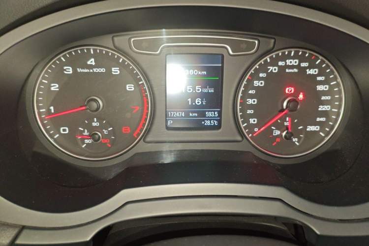 Used Audi Q3 2015 35 TFSI quattro Technology Edition Odometer Close Up