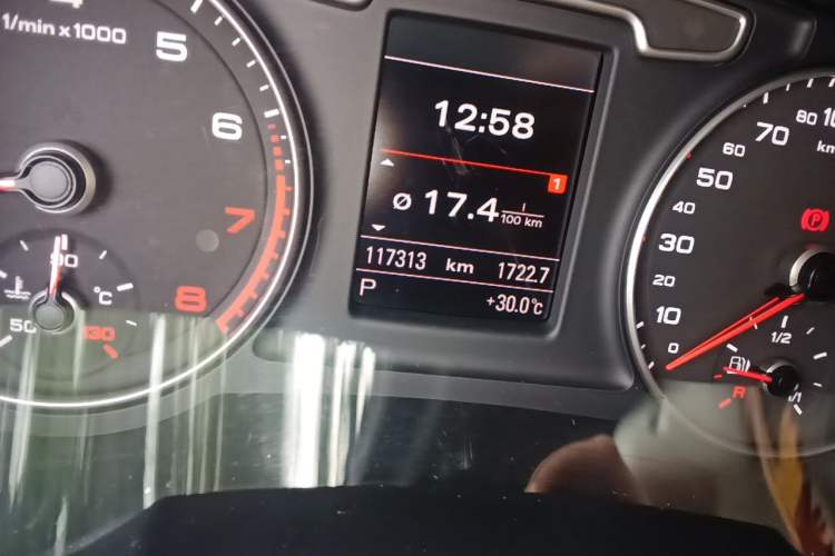 Used Audi Q3 2015 35 TFSI quattro Technology Edition Odometer Close Up