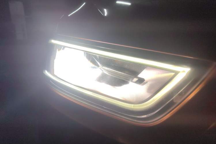 Used Audi Q3 2015 35 TFSI Ambition Edition Right Front Headlight