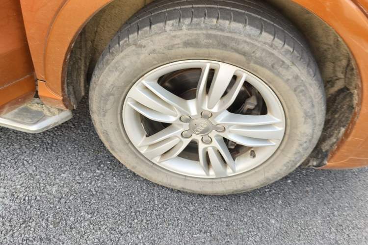 Used Audi Q3 2015 35 TFSI Comfort Model Right Front Wheel Hub