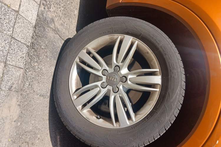 Used Audi Q3 2015 30 TFSI Comfort Model Right Front Wheel Hub