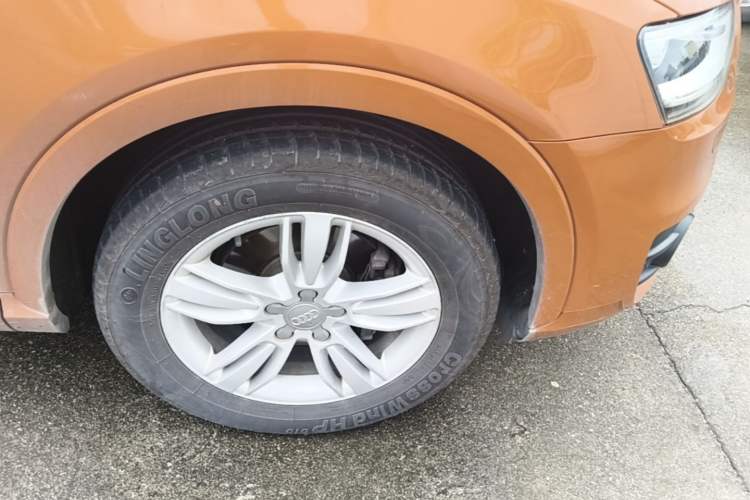Used Audi Q3 2015 30 TFSI Comfort Model Right Front Wheel Hub