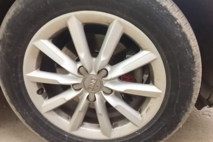Used Audi Q3 2015 35 TFSI Millionth Anniversary Comfort Model Right Front Wheel Hub