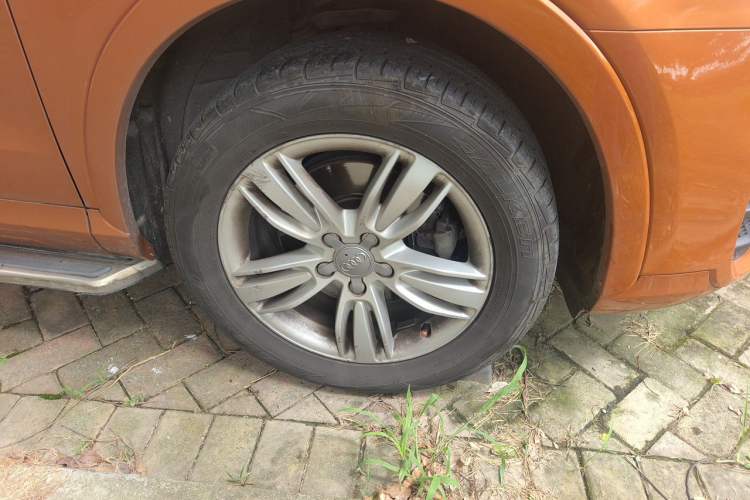 Used Audi Q3 2015 30 TFSI Comfort Model Right Front Wheel Hub