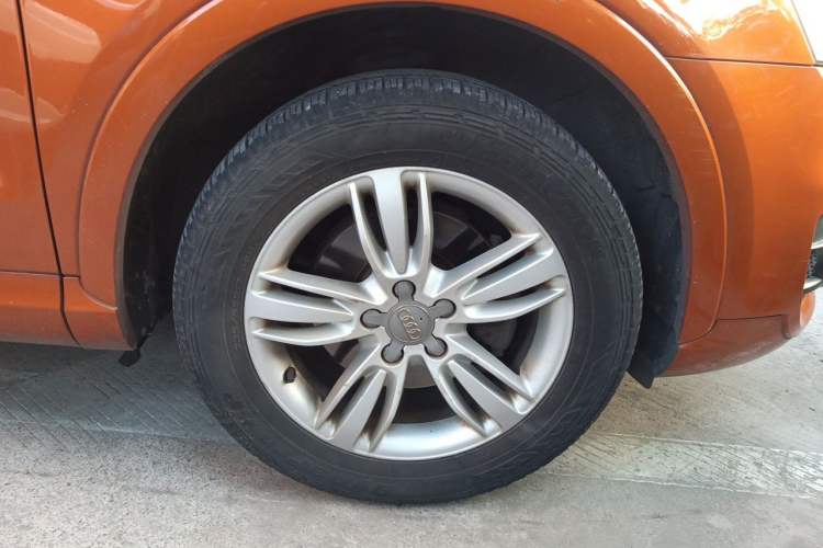 Used Audi Q3 2015 35 TFSI Comfort Model Right Front Wheel Hub