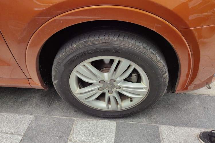 Used Audi Q3 2015 35 TFSI Comfort Model Right Front Wheel Hub