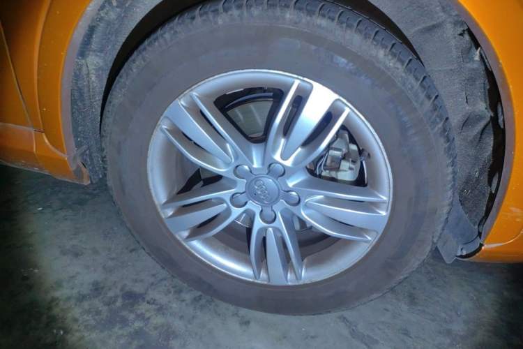 Used Audi Q3 2015 30 TFSI Comfort Model Right Front Wheel Hub