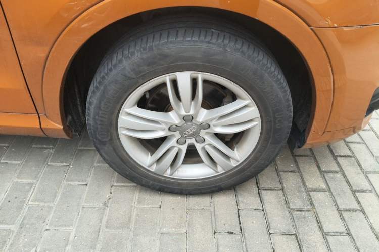 Used Audi Q3 2015 35 TFSI Comfort Model Right Front Wheel Hub