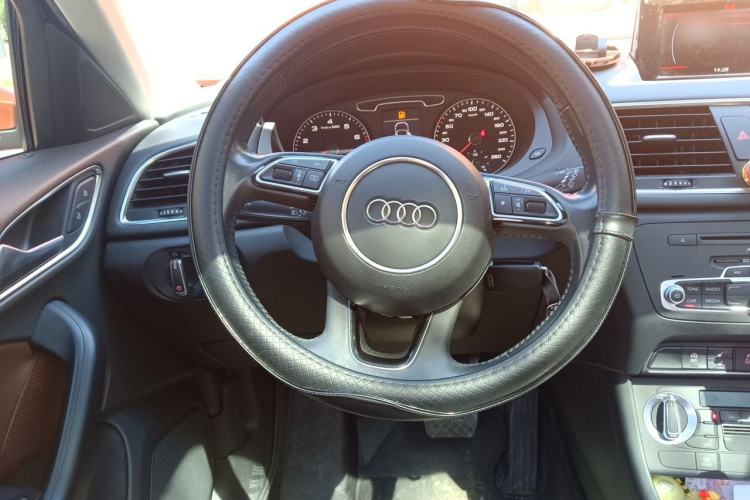 Used Audi Q3 2015 30 TFSI Comfort Model Steering Wheel