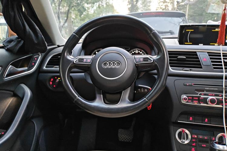 Used Audi Q3 2015 30 TFSI Ambition Edition Steering Wheel