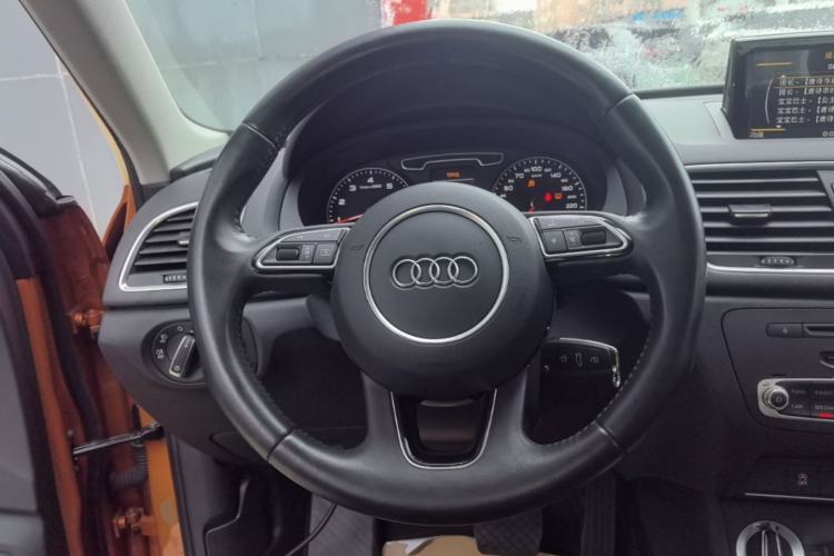 Used Audi Q3 2015 35 TFSI Comfort Model Steering Wheel