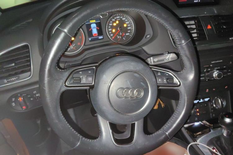 Used Audi Q3 2015 35 TFSI Ambition Edition Steering Wheel