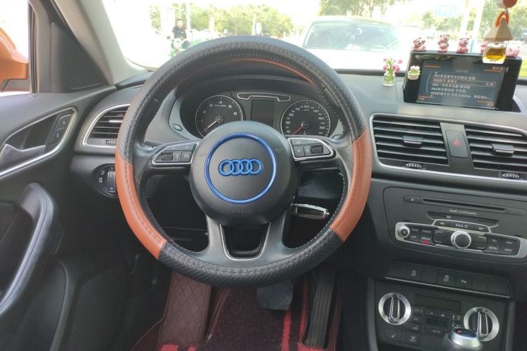 Used Audi Q3 2015 35 TFSI Comfort Model Steering Wheel