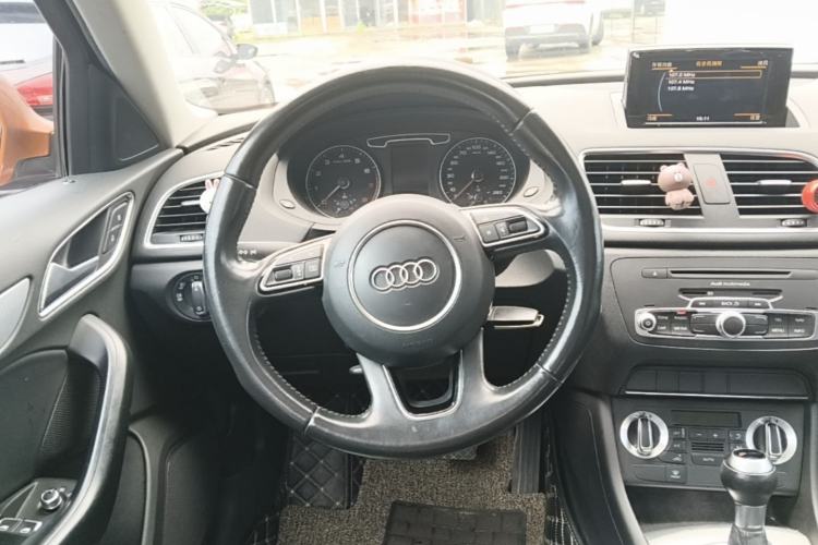 Used Audi Q3 2015 30 TFSI Comfort Model Steering Wheel
