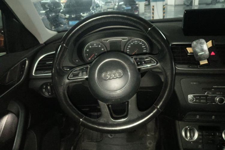 Used Audi Q3 2015 30 TFSI Ambition Edition Steering Wheel