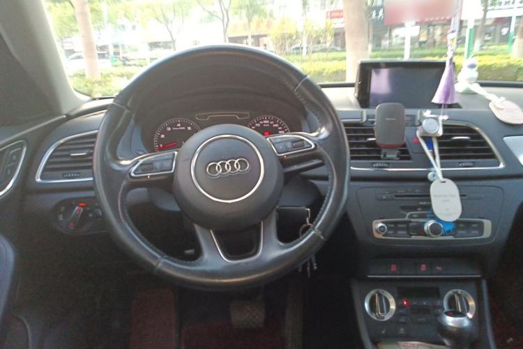 Used Audi Q3 2015 35 TFSI Comfort Model Steering Wheel