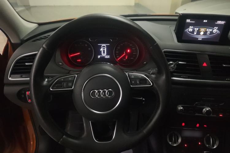 Used Audi Q3 2015 35 TFSI Comfort Model Steering Wheel