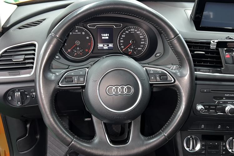 Used Audi Q3 2015 35 TFSI Comfort Model Steering Wheel