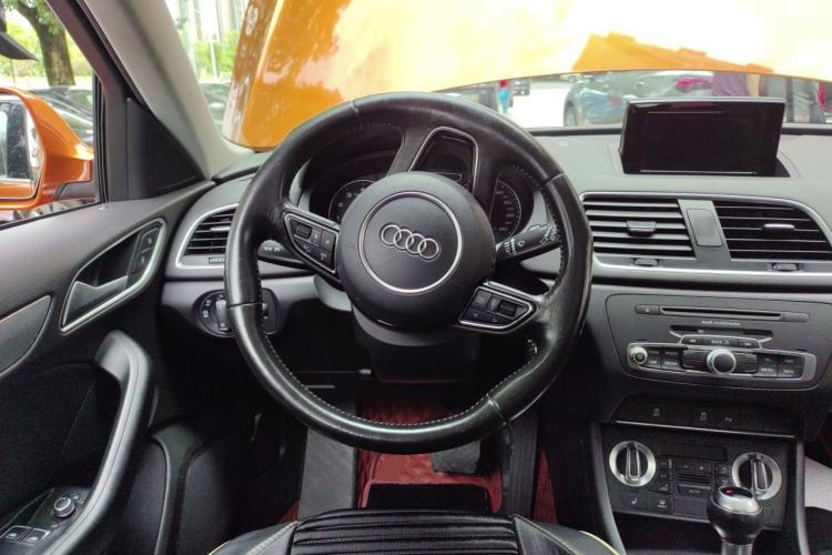 Used Audi Q3 2015 35 TFSI Comfort Model Steering Wheel