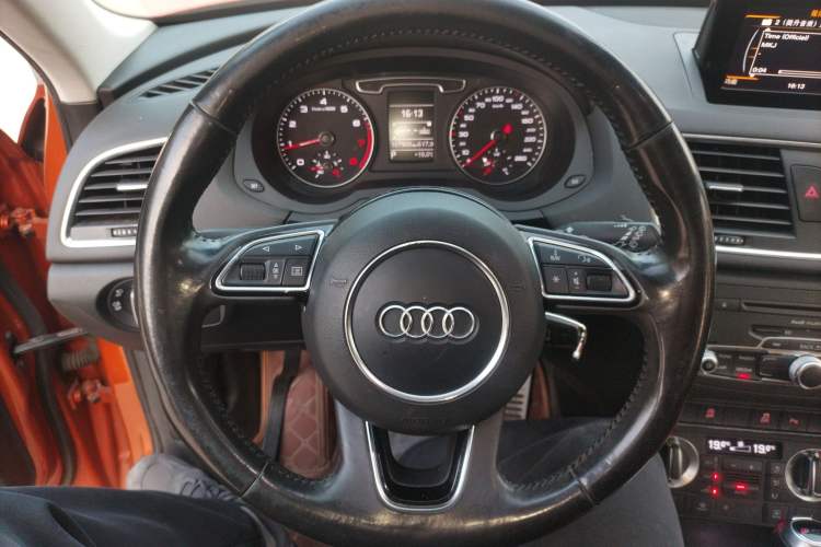 Used Audi Q3 2015 35 TFSI Comfort Model Steering Wheel