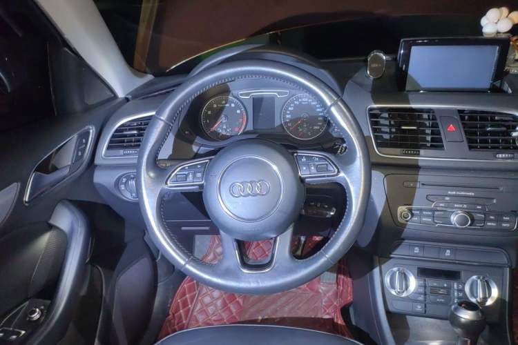 Used Audi Q3 2015 30 TFSI Comfort Model Steering Wheel