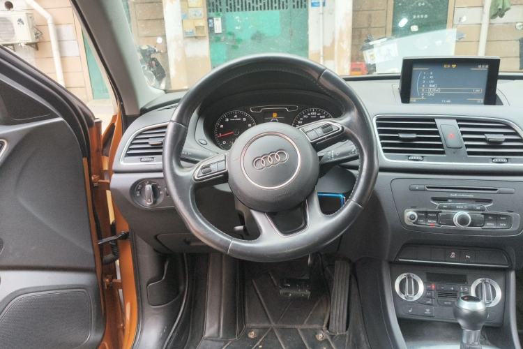 Used Audi Q3 2015 35 TFSI Comfort Model Steering Wheel