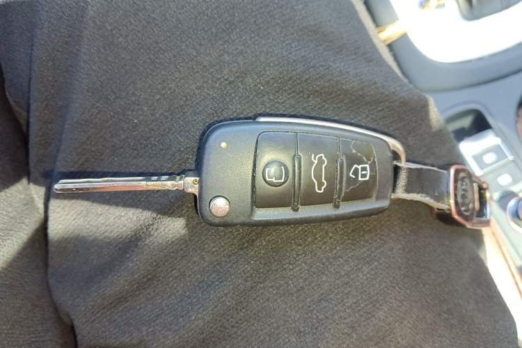 Used Audi Q3 2015 30 TFSI Comfort Model Vehicle Key