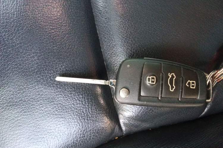 Used Audi Q3 2015 35 TFSI Comfort Model Vehicle Key