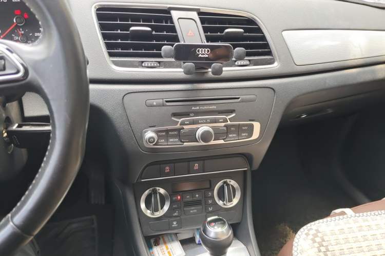 Used Audi Q3 2015 30 TFSI Comfort Model Audio And AC Panel