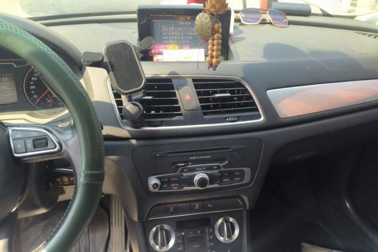 Used Audi Q3 2015 35 TFSI Comfort Model Audio And AC Panel