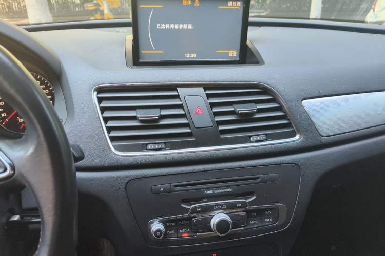Used Audi Q3 2015 30 TFSI Comfort Model Audio And AC Panel