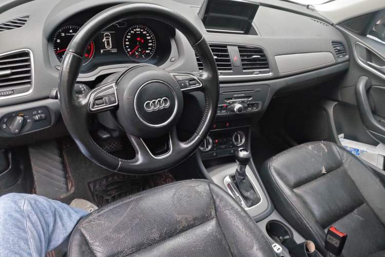 Used Audi Q3 2015 30 TFSI Ambition Edition Center Console