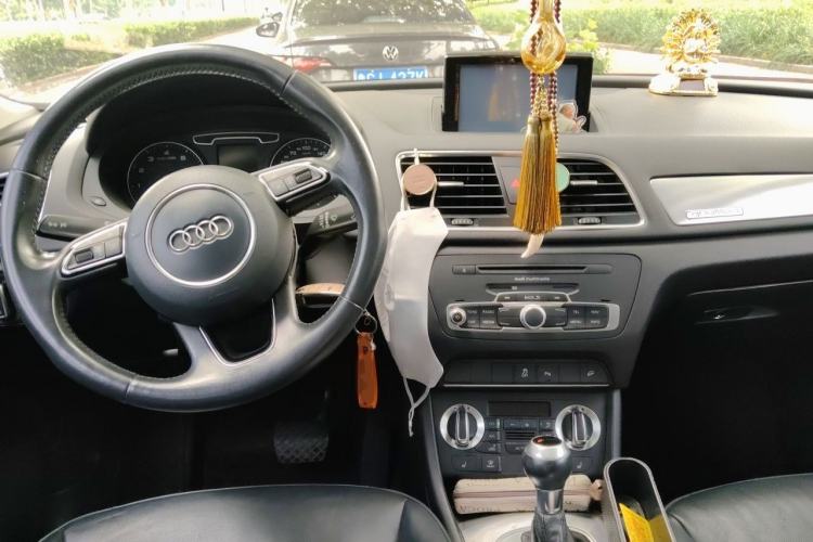 Used Audi Q3 2015 35 TFSI quattro Technology Edition Center Console