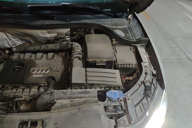Used Audi Q3 2015 35 TFSI Comfort Model Engine Bay Left