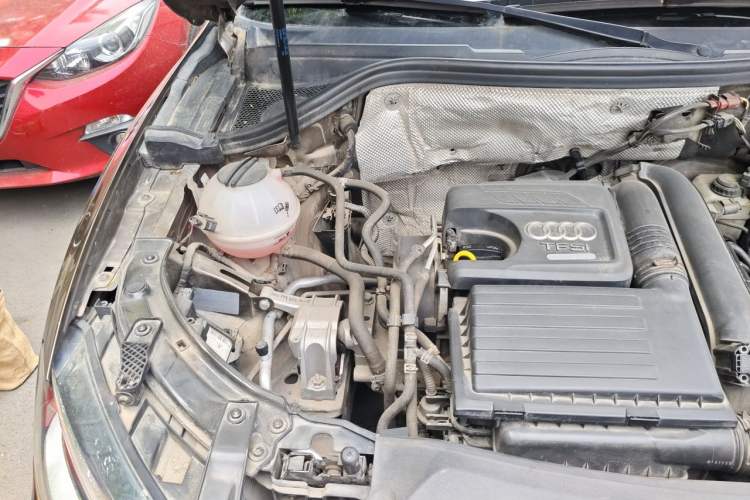 Used Audi Q3 2015 30 TFSI Comfort Model Engine Bay Right