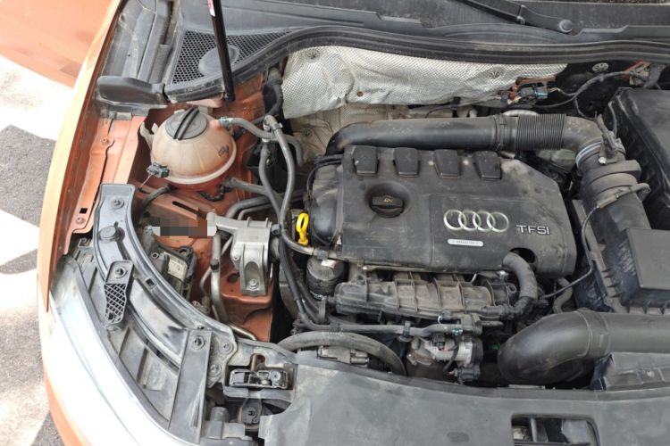 Used Audi Q3 2015 35 TFSI Comfort Model Engine Bay Right