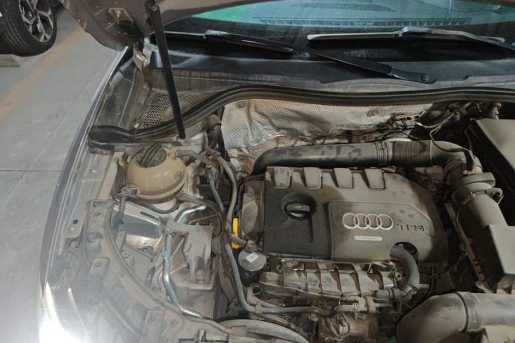 Used Audi Q3 2015 35 TFSI Comfort Model Engine Bay Right