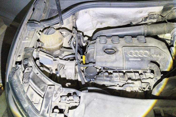 Used Audi Q3 2015 35 TFSI quattro Technology Edition Engine Bay Right