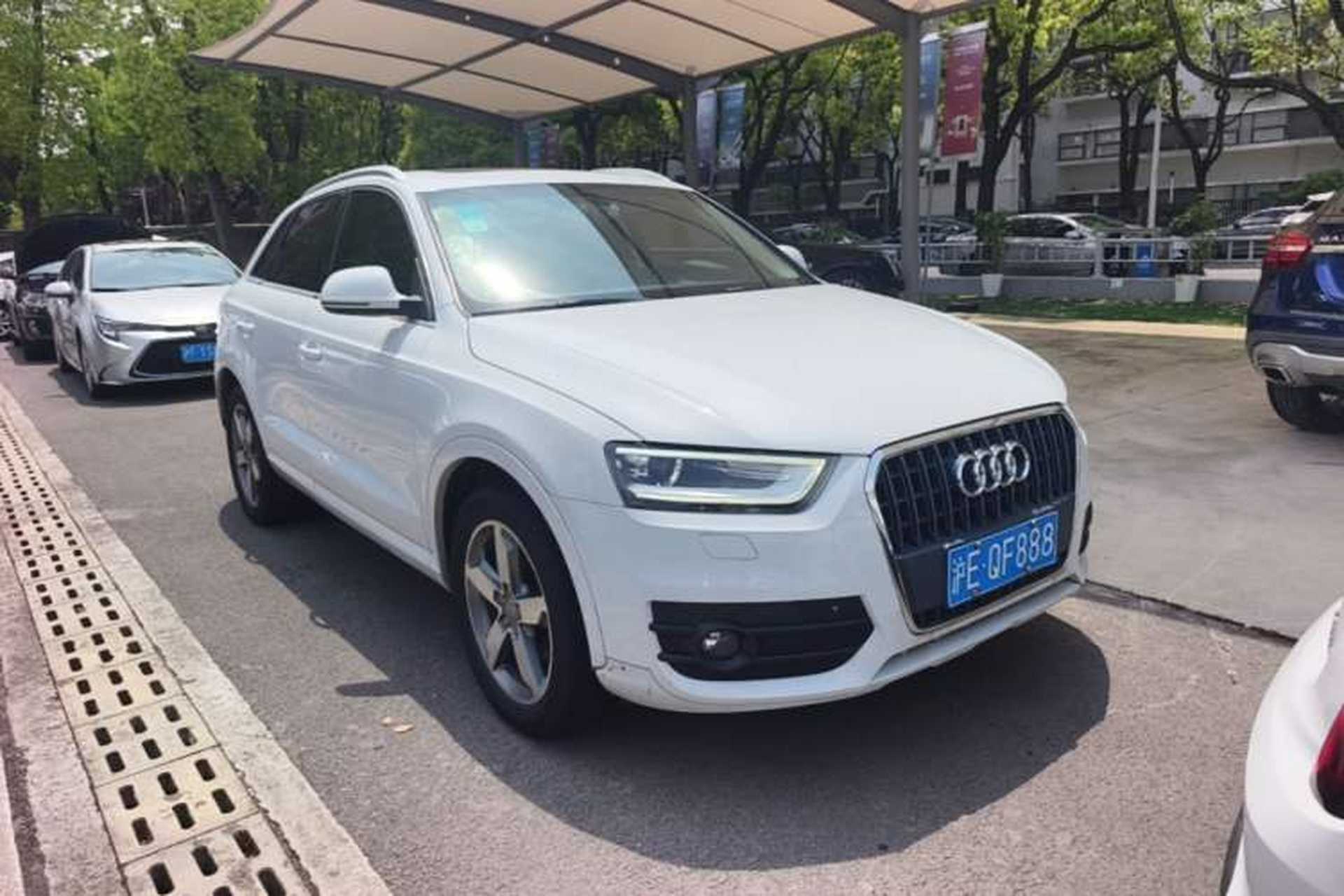 Used Audi Q3 2015 30 TFSI Comfort Model Front Right 45 Deg