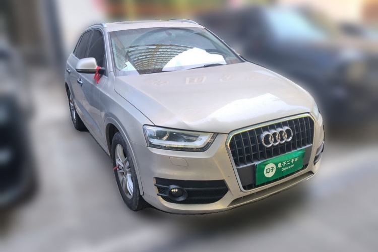 Used Audi Q3 2015 30 TFSI Comfort Model Front Right 45 Deg