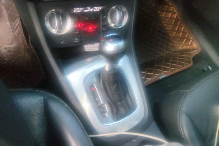 Used Audi Q3 2015 35 TFSI quattro Technology Edition Gear Lever