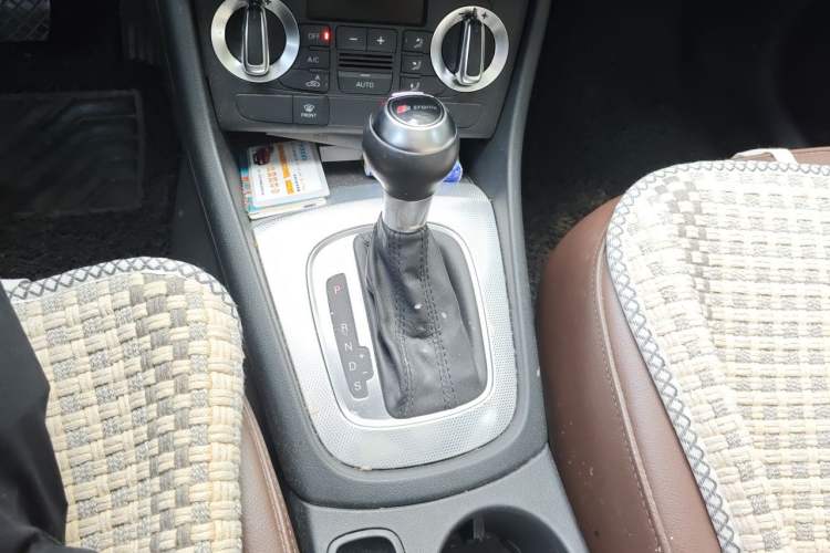 Used Audi Q3 2015 30 TFSI Comfort Model Gear Lever