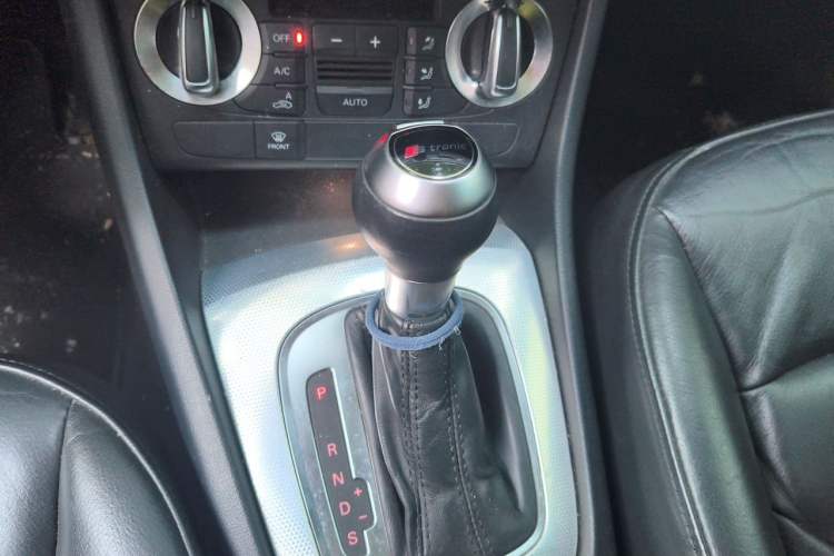 Used Audi Q3 2015 30 TFSI Comfort Model Gear Lever