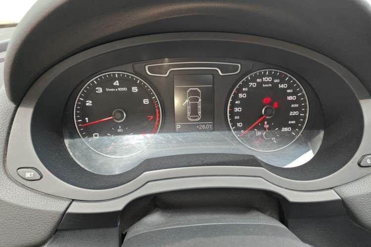 Used Audi Q3 2015 35 TFSI Comfort Model Instrument Cluster