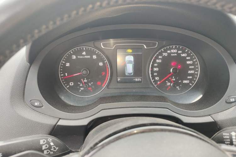 Used Audi Q3 2015 35 TFSI quattro Technology Edition Instrument Cluster