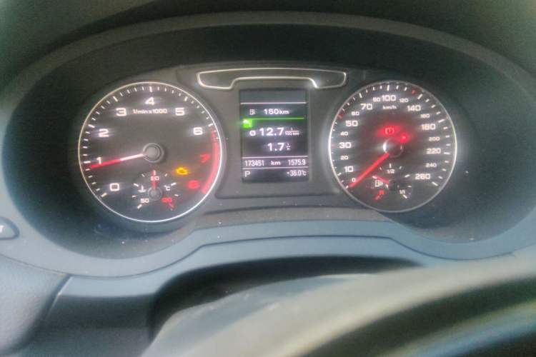 Used Audi Q3 2015 35 TFSI quattro Technology Edition Odometer Close Up