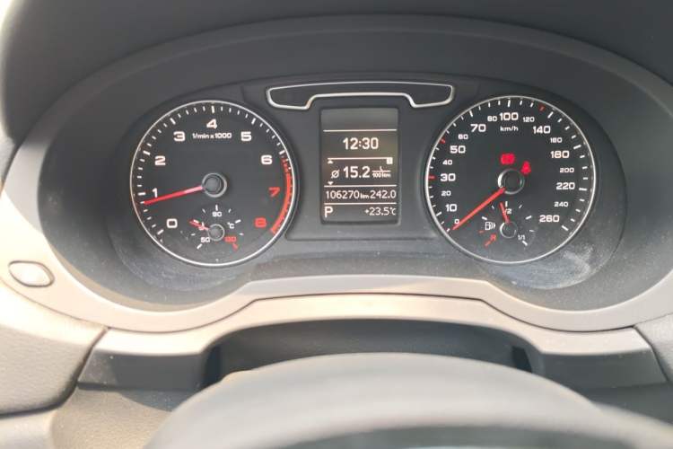 Used Audi Q3 2015 30 TFSI Comfort Model Odometer Close Up