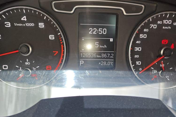 Used Audi Q3 2015 35 TFSI Comfort Model Odometer Close Up